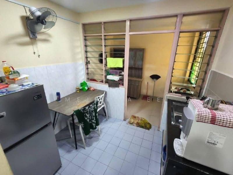 Flat for Sale at Sri Intan - Melinda Ee - Kitchen - PropertyGuru.com.my