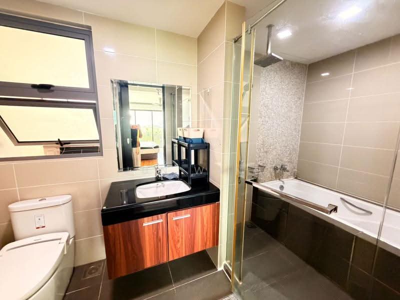 Pangsapuri untuk Disewa di Molek Pine 3 - Jun Wang - Bathroom - PropertyGuru.com.my