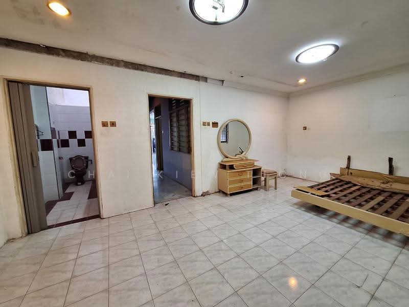 1-storey Terraced House for Sale in Air Putih (Kuantan) - Chai Kiew Tiong - Bathroom - PropertyGuru.com.my