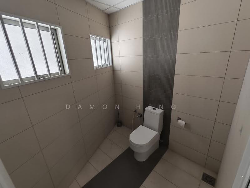 Shop / Office for Rent in Taman Overseas Union (Taman Oug) (Jalan Klang Lama (Old Klang Road)) - Damon Heng - Bathroom - PropertyGuru.com.my