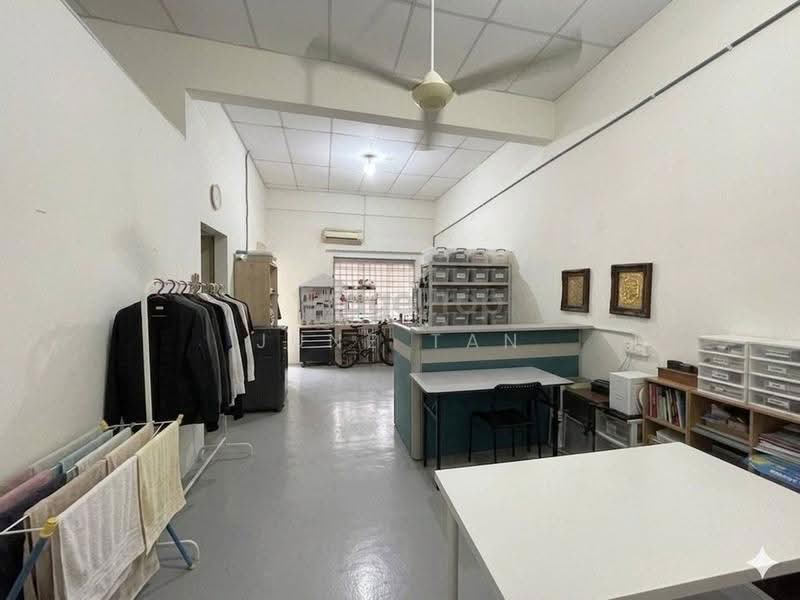 Kedai untuk Dijual di Taman Pasir Putih (Pasir Gudang) - June Tan - Interior - PropertyGuru.com.my