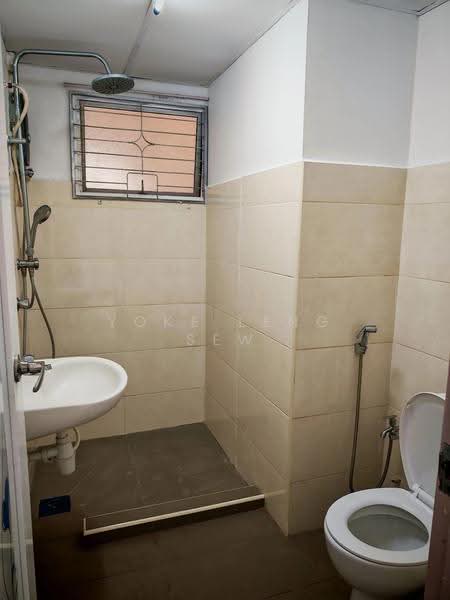 Apartment for Rent at Pangsapuri Saraka - Yoke Leng Sew - Bathroom - PropertyGuru.com.my
