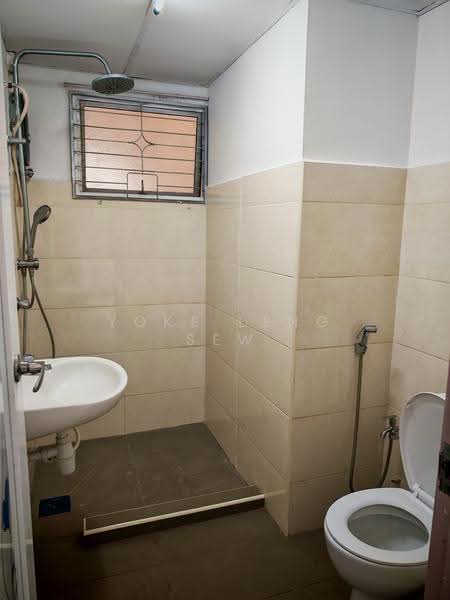 Apartment for Rent at Pangsapuri Saraka - Yoke Leng Sew - Bathroom - PropertyGuru.com.my