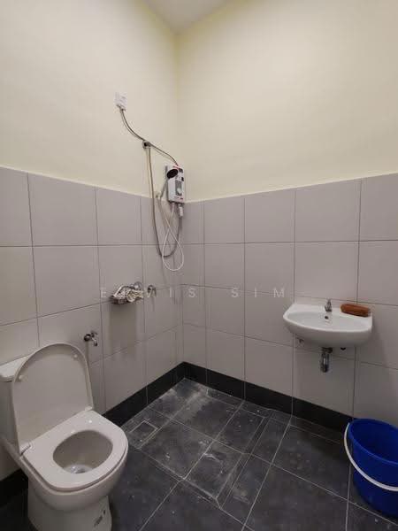 Rumah Teres untuk Disewa di Kota Masai (Pasir Gudang) - Elvis Sim - Bathroom - PropertyGuru.com.my