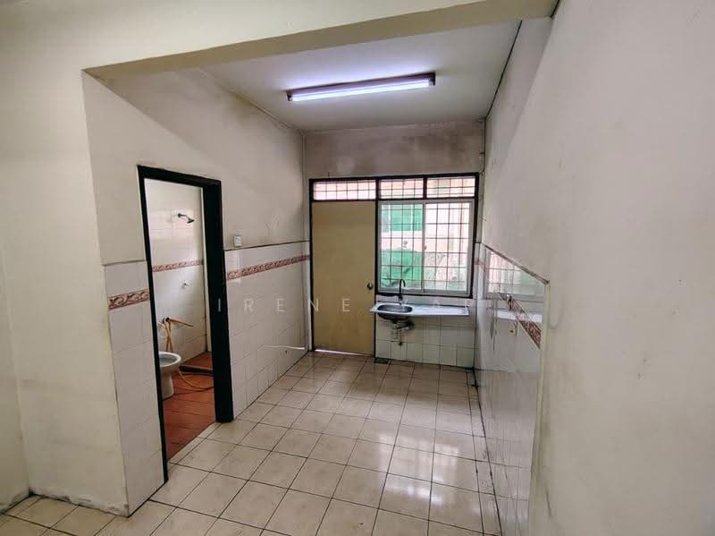 Terraced House for Rent in Taman Bukit Subang (Shah Alam) - Irene Yap - Bathroom - PropertyGuru.com.my