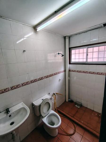 Terraced House for Rent in Taman Bukit Subang (Shah Alam) - Irene Yap - Bathroom - PropertyGuru.com.my