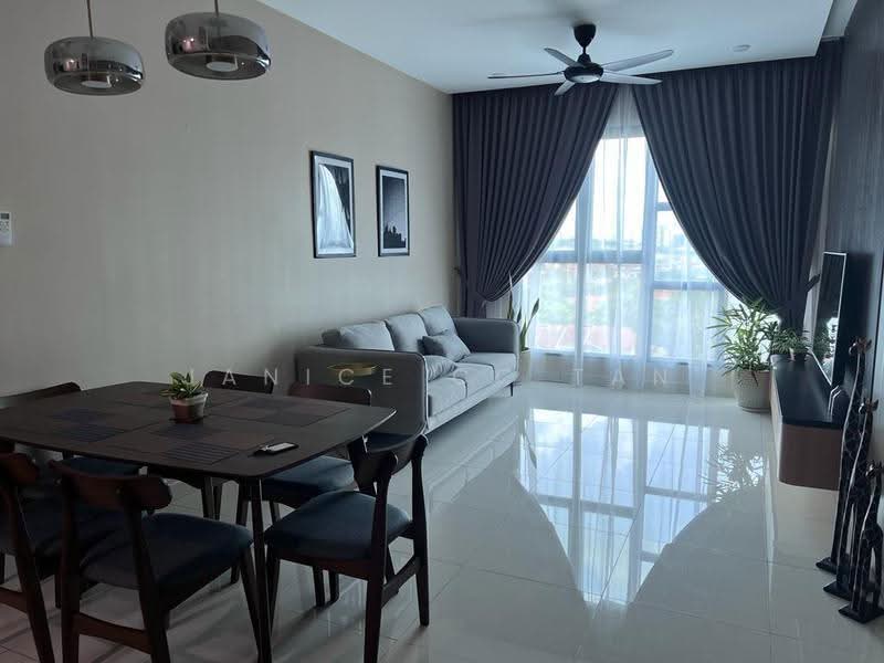 Kondominium untuk Dijual di Hillcrest Heights - Janice CC Tan - Living Room - PropertyGuru.com.my