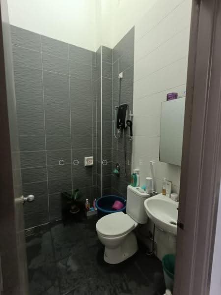 1-storey Terraced House for Sale in Bandar Putra Kulai (Kulai) - Coco Lee - Bathroom - PropertyGuru.com.my