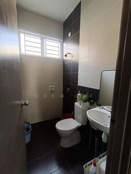 1-storey Terraced House for Sale in Bandar Putra Kulai (Kulai) - Coco Lee - Bathroom - PropertyGuru.com.my