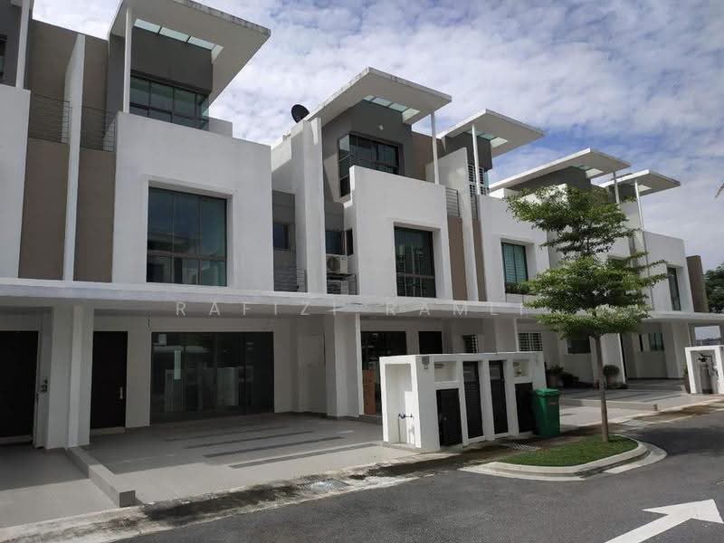 Rumah Teres 3-Tingkat untuk Disewa di Cyberjaya (Selangor) - Rafizi Ramli - Exterior - PropertyGuru.com.my