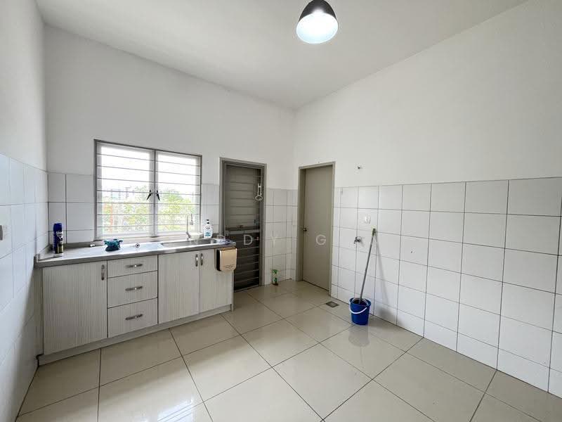 Rumah Teres 2-Tingkat untuk Disewa di Bandar Rimbayu (Telok Panglima Garang) - Anddy Gan - Kitchen - PropertyGuru.com.my