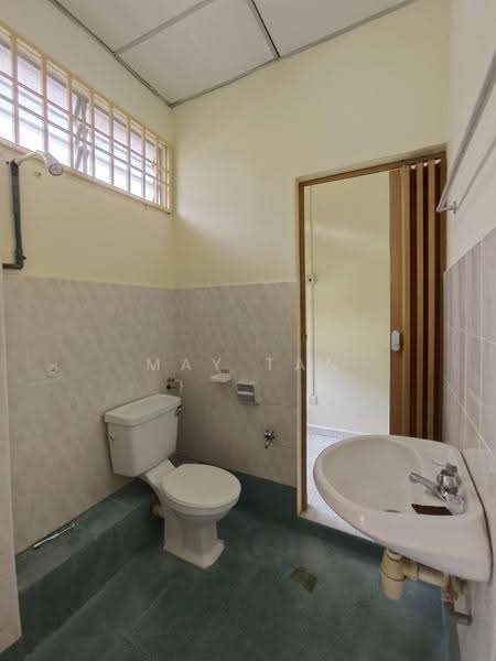 Rumah Teres 2-Tingkat untuk Disewa di Taman Sungai Bakap (Sungai Bakap) - May Tan - Bathroom - PropertyGuru.com.my