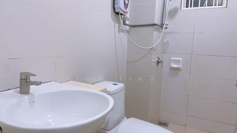 Kediaman Servis untuk Dijual di Oasis Serviced Suites @ Oasis Ara Damansara - Tom Ting - Bathroom - PropertyGuru.com.my