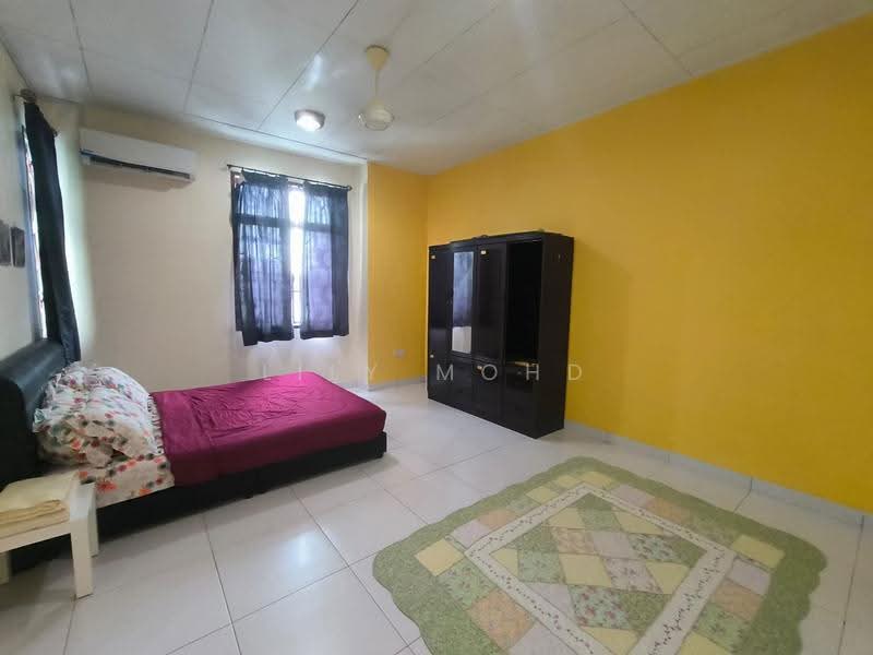 2-storey Terraced House for Rent in Bandar Dato Onn (Tebrau) - Lily Mohd - Bedroom - PropertyGuru.com.my