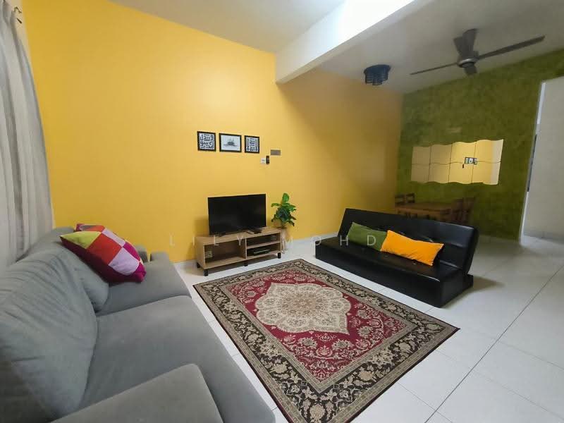 2-storey Terraced House for Rent in Bandar Dato Onn (Tebrau) - Lily Mohd - Living Room - PropertyGuru.com.my