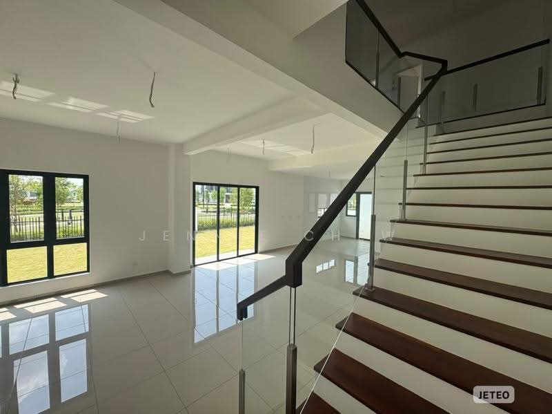Semi-Detached House for Sale in Telok Panglima Garang (Selangor) - Jennie Chew - Living Room - PropertyGuru.com.my