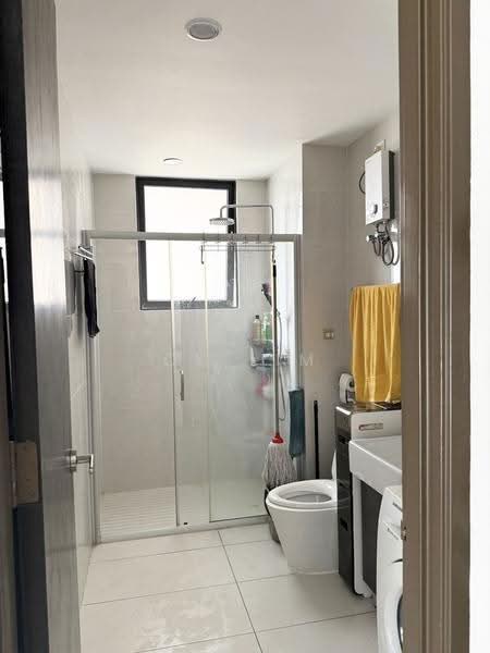 Condominium for Rent at Bay Point @ Country Garden Danga Bay - CK Lim - Bathroom - PropertyGuru.com.my
