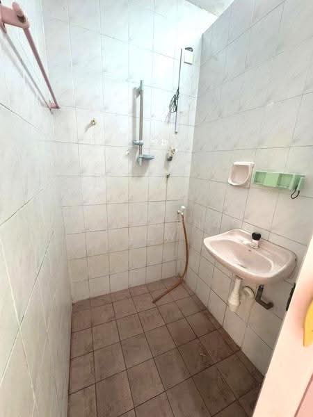 Rumah Teres 1-Tingkat untuk Dijual di Taman Sri Segambut (Segambut) - Kim Meng Lew - Bathroom - PropertyGuru.com.my