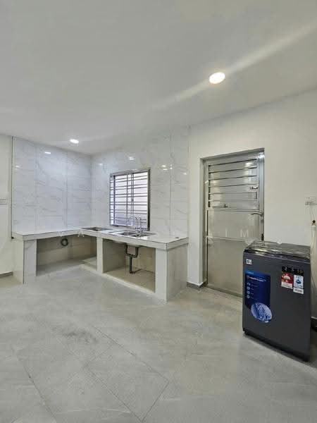 Rumah Teres 2-Tingkat untuk Dijual di Taman Desa Jaya (Johor Bahru) - Vanessa Lim - Kitchen - PropertyGuru.com.my