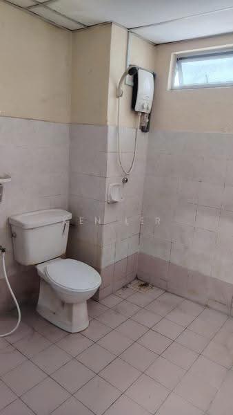 Pangsapuri untuk Dijual di Suria Kipark Damansara - Ken Ler - Bathroom - PropertyGuru.com.my