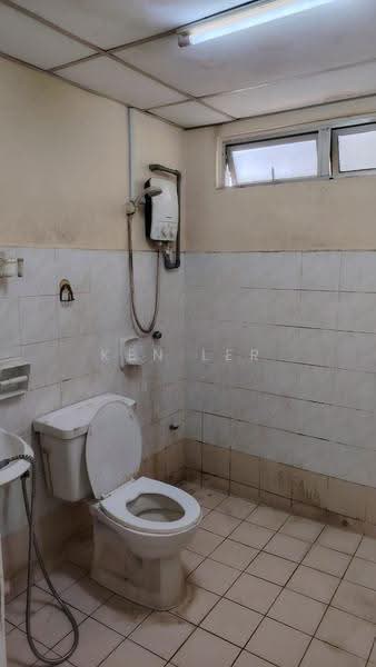 Pangsapuri untuk Dijual di Suria Kipark Damansara - Ken Ler - Bathroom - PropertyGuru.com.my