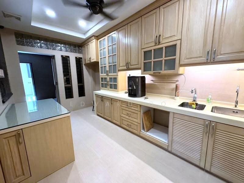 Rumah Berkembar untuk Dijual di Austin Perdana (Tebrau) - Edward Oo - Kitchen - PropertyGuru.com.my