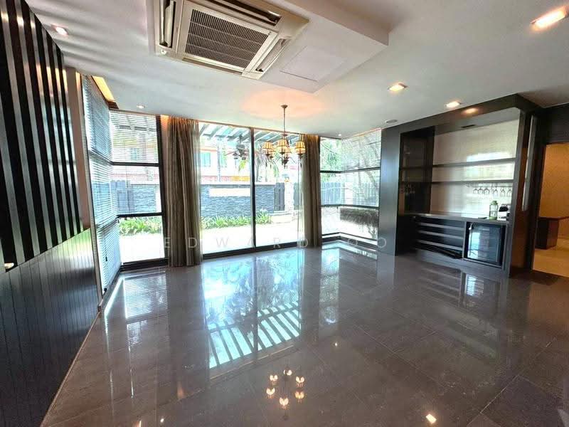 Rumah Berkembar untuk Dijual di Austin Perdana (Tebrau) - Edward Oo - Living Room - PropertyGuru.com.my