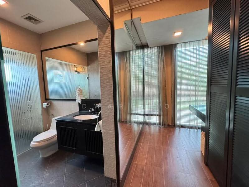 Rumah Berkembar untuk Dijual di Austin Perdana (Tebrau) - Edward Oo - Bathroom - PropertyGuru.com.my
