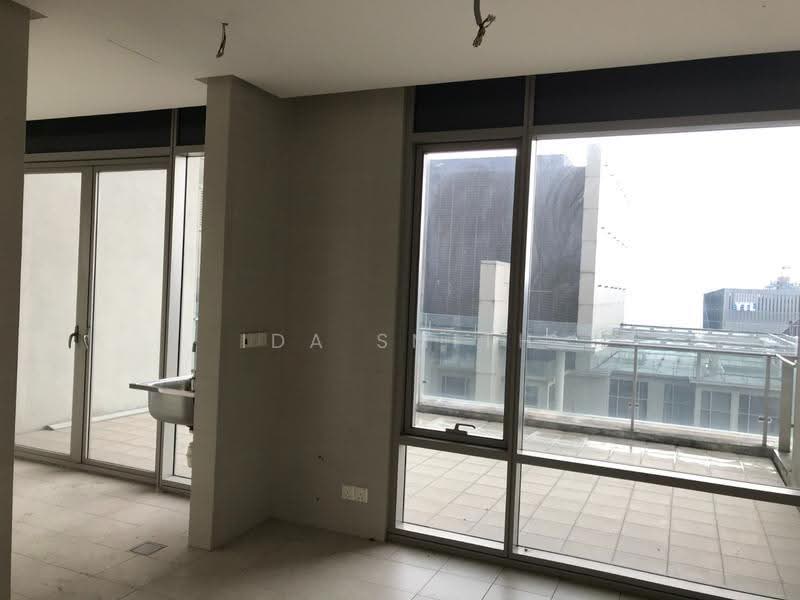 Kediaman Servis untuk Dijual di Pavilion Residences - Ida Smith - Balcony - PropertyGuru.com.my