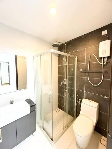 Condominium for Rent at Bay Point @ Country Garden Danga Bay - CK Lim - Bathroom - PropertyGuru.com.my