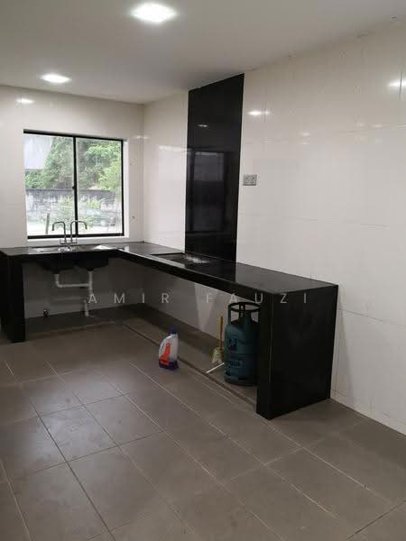 Rumah Teres 2-Tingkat untuk Disewa di Ampang Saujana (Ampang) - Amir Fauzi - Kitchen - PropertyGuru.com.my