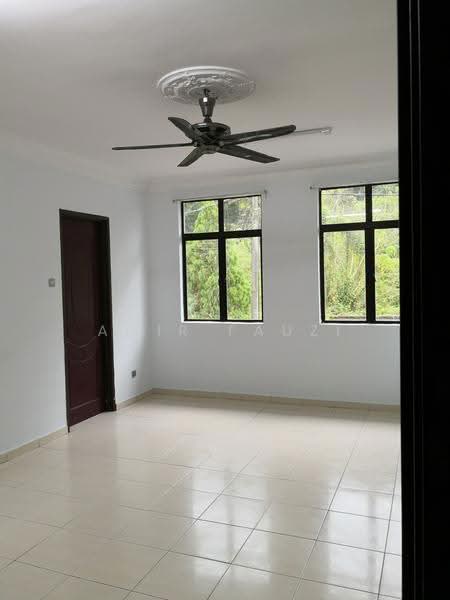Rumah Teres 2-Tingkat untuk Disewa di Ampang Saujana (Ampang) - Amir Fauzi - Master Room - PropertyGuru.com.my