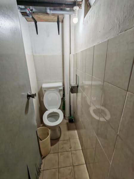 Rumah Flat untuk Disewa di Rumah Pangsa Sri Orkid - Elvis Sim - Bathroom - PropertyGuru.com.my