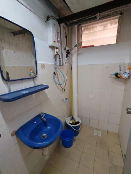 Rumah Flat untuk Disewa di Rumah Pangsa Sri Orkid - Elvis Sim - Bathroom - PropertyGuru.com.my
