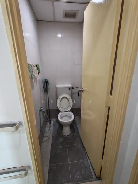 Shop / Office for Sale in Kampung Sungai Kayu Ara (Petaling Jaya) - Ken Ler - Bathroom - PropertyGuru.com.my