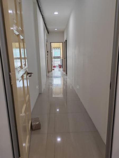 Shop / Office for Sale in Kampung Sungai Kayu Ara (Petaling Jaya) - Ken Ler - Corridor - PropertyGuru.com.my