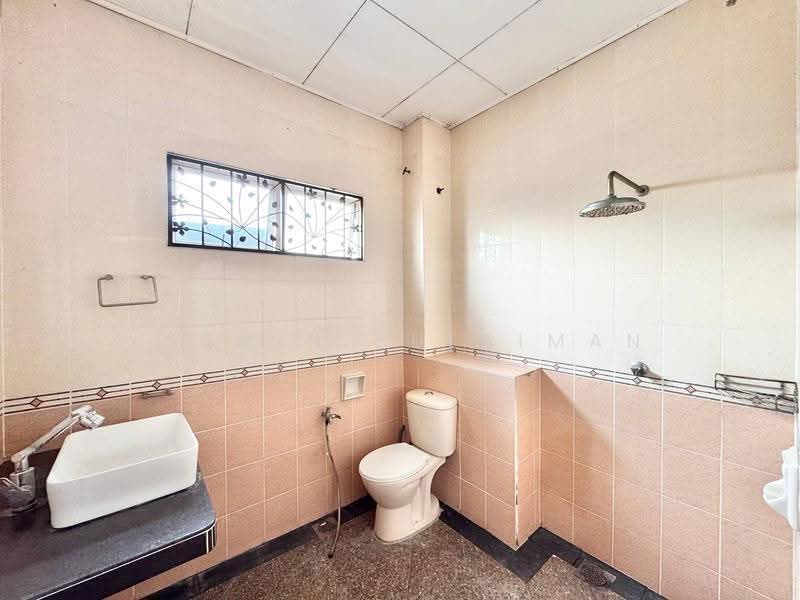 Rumah Teres 2-Tingkat untuk Dijual di Seksyen 7 (Shah Alam) - Yasmin Sulaiman - Bathroom - PropertyGuru.com.my