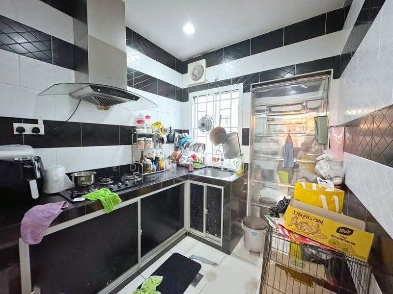 Rumah Teres 2-Tingkat untuk Dijual di Taman Seri Austin (Tebrau) - Edward Oo - Kitchen - PropertyGuru.com.my