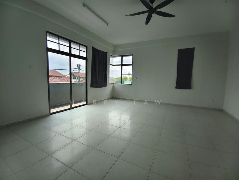 Rumah Berkembar untuk Dijual di Taman Paya Rumput Utama (Paya Rumput) - Harry Law - Balcony - PropertyGuru.com.my