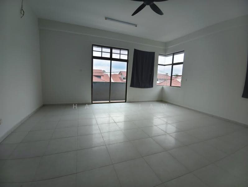 Rumah Berkembar untuk Dijual di Taman Paya Rumput Utama (Paya Rumput) - Harry Law - Living Room - PropertyGuru.com.my