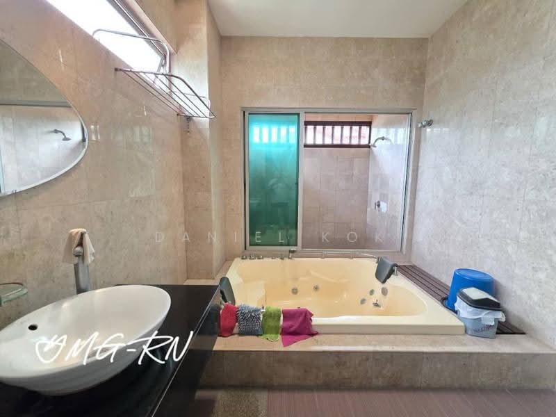 Bungalow House untuk Dijual di Setia Eco Park (Setia Alam) - Daniel Kok - Bathroom - PropertyGuru.com.my