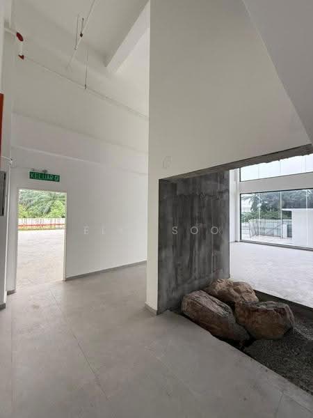 Warehouse for Rent in Kampung Bukit Changgang (Tanjong Duabelas) - Elyn Soo - Entrance - PropertyGuru.com.my