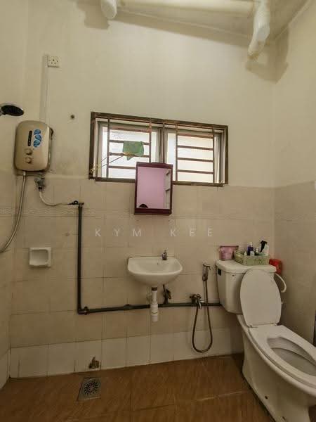 Townhouse for Sale in Johor Bahru (Johor) - Kym Kee - Bathroom - PropertyGuru.com.my