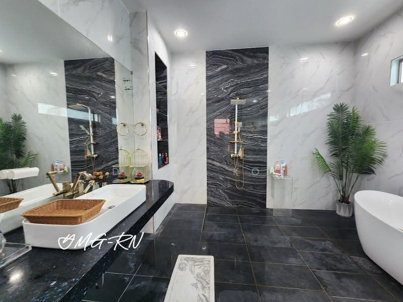 Bungalow House for Sale in Setia Eco Park (Setia Alam) - Daniel Kok - Bathroom - PropertyGuru.com.my