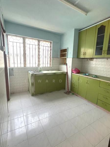 Flat for Sale at Flat Taman Ungku Tun Aminah - Edward Oo - Kitchen - PropertyGuru.com.my