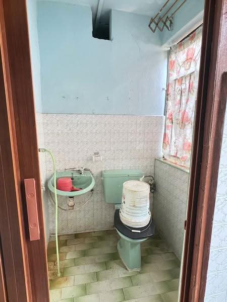 Flat for Sale at Flat Taman Ungku Tun Aminah - Edward Oo - Bathroom - PropertyGuru.com.my