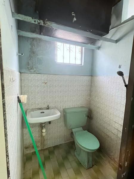 Flat for Sale at Flat Taman Ungku Tun Aminah - Edward Oo - Bathroom - PropertyGuru.com.my