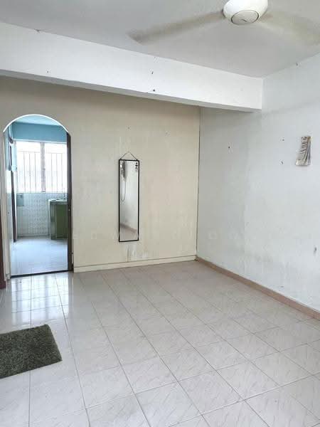 Flat for Sale at Flat Taman Ungku Tun Aminah - Edward Oo - Interior - PropertyGuru.com.my