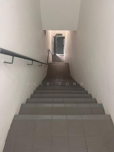 Factory for Rent in Taman Perindustrian Bukit Serdang (Seri Kembangan) - Alex Fong - Corridor - PropertyGuru.com.my