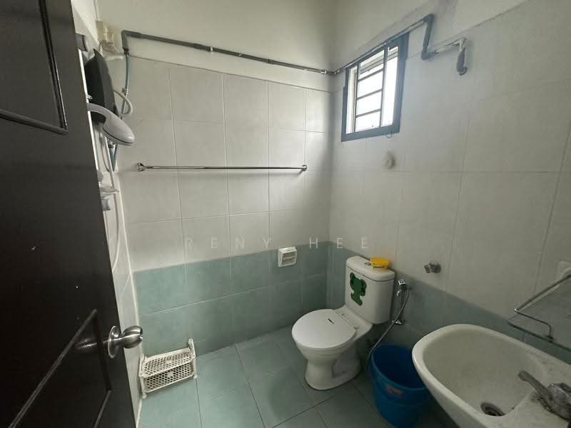 Rumah Teres 2-Tingkat untuk Dijual di Taman Ehsan Jaya (Ulu Tiram) - Reny Hee - Bathroom - PropertyGuru.com.my